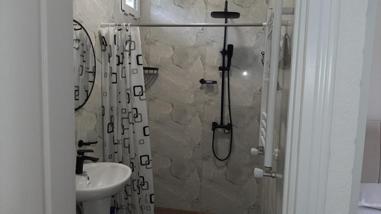 Hotel Terkhena Kazbegi Esterno foto