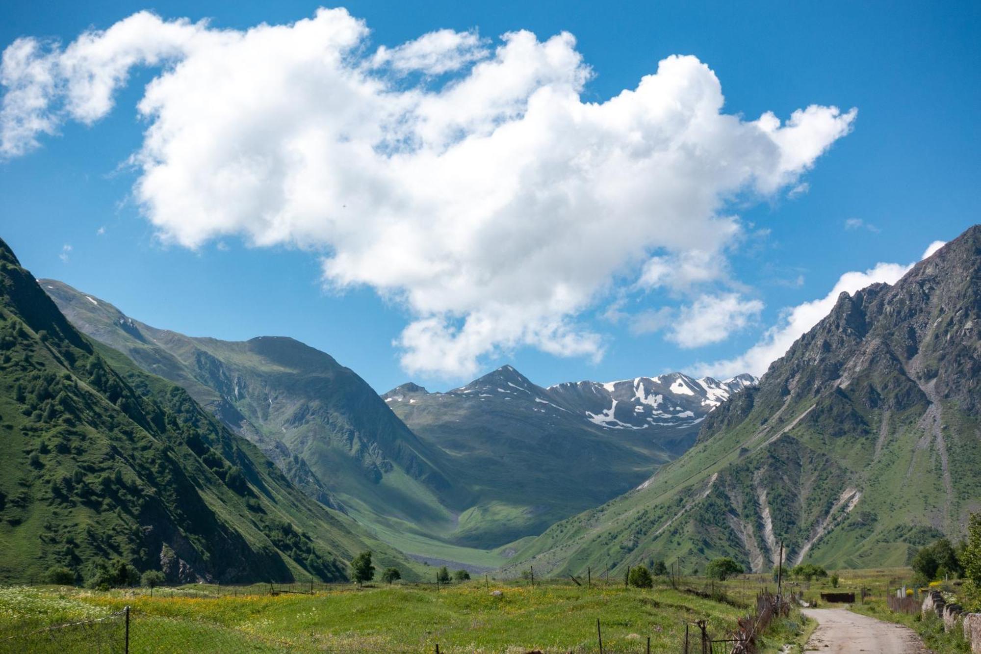 Hotel Terkhena Kazbegi Esterno foto