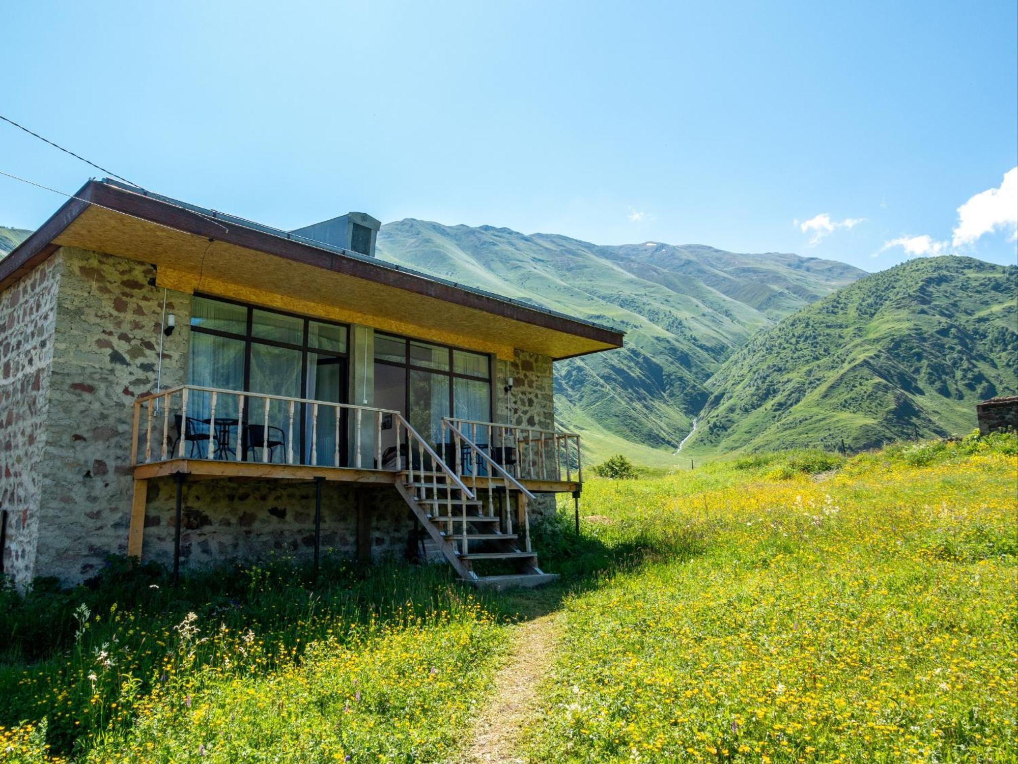 Hotel Terkhena Kazbegi Esterno foto